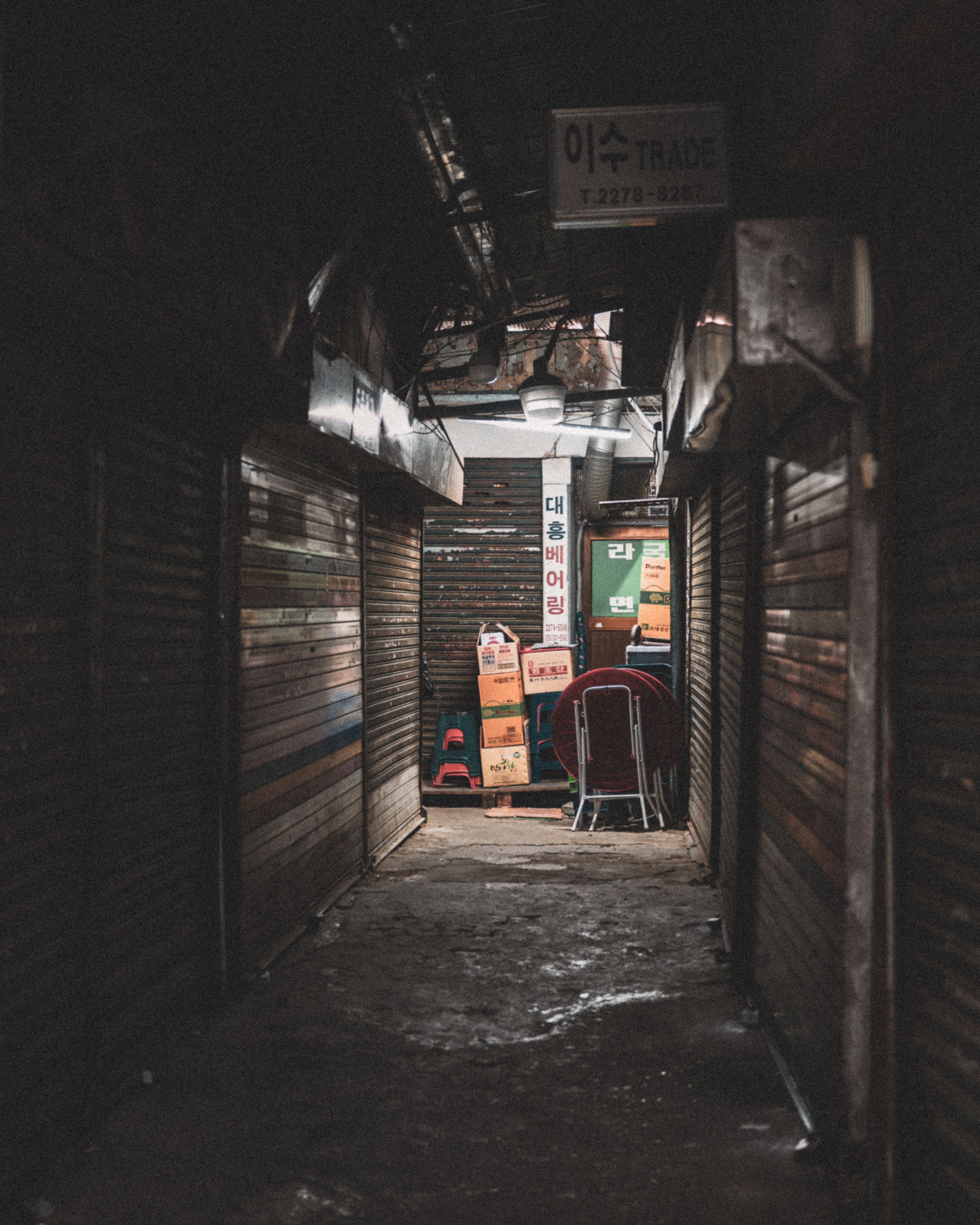 사진을 찍을 때마다 어쩐지 자꾸 골목과 후미진 곳들을 찾게 된다. 오래된 골목들. 그곳에 내 삶의 원류가 있어서일까?