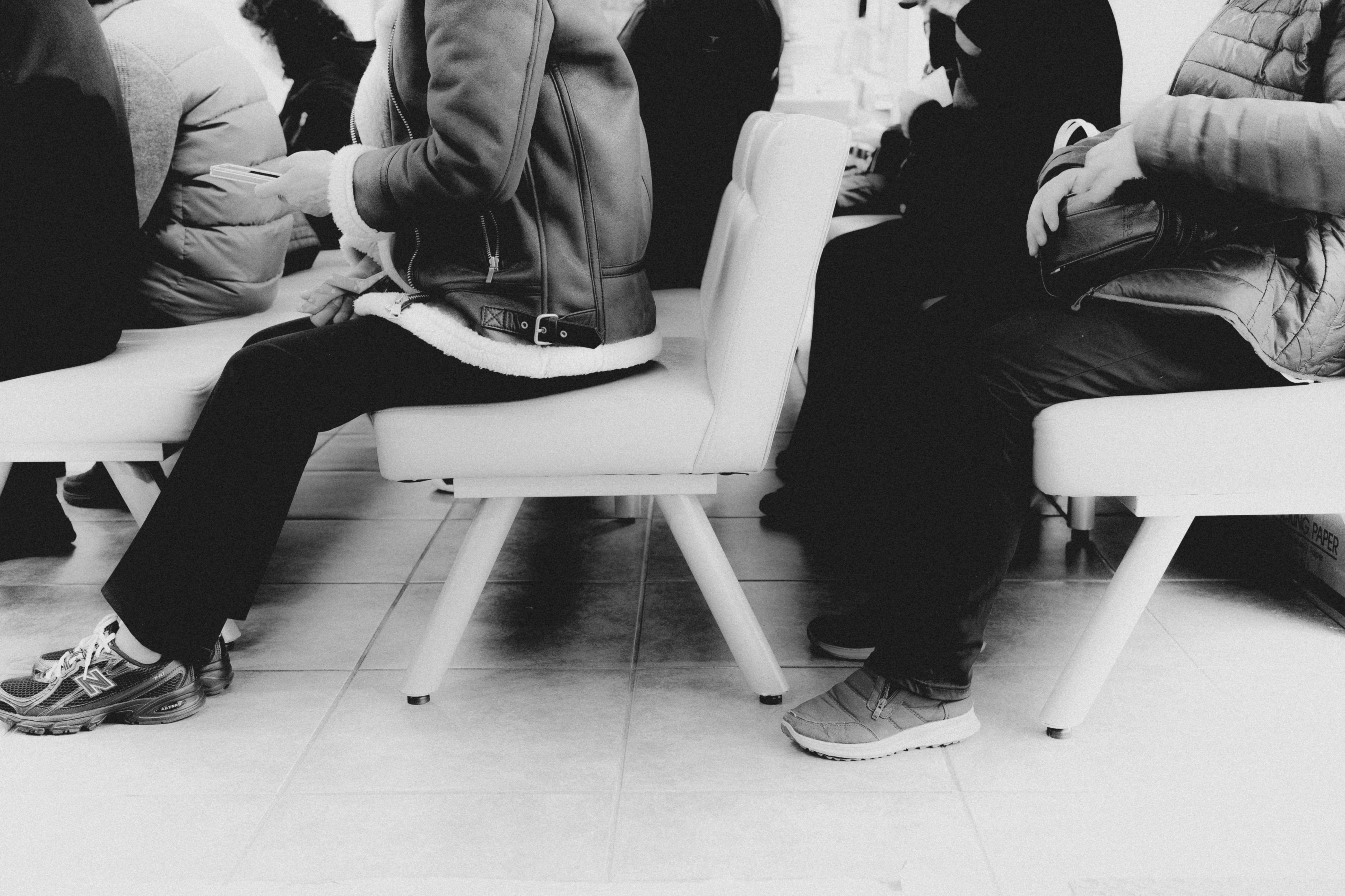 큰 병원과 약국에서 흔히 보는 풍경. 몇 시간 동안 진료를 기다려서 5~10분 진료를 보고, 약 나오는 데까지 또 1~20분을 기다려야 하는 아픈 사람들. 그 속에는 나도 있다.